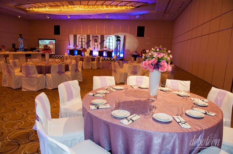 Festa Paris Caroline Naomi