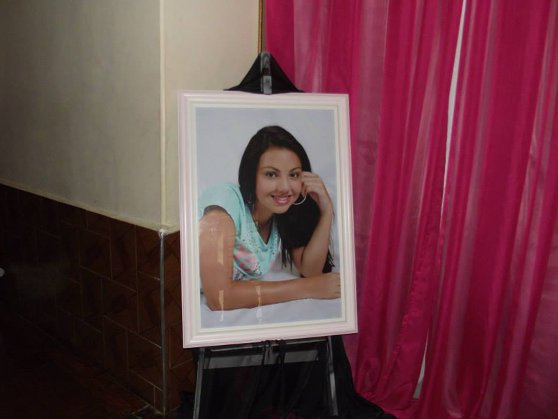 Larissa Vieira Rosa Pink